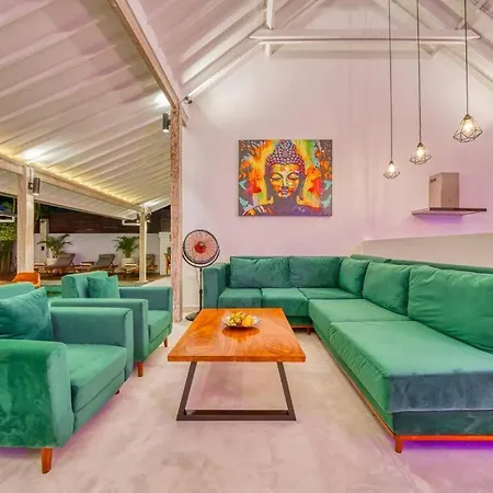 Beautiful Villa Yang Tao In The Heart Of Seminyak With Private Staff Exterior photo