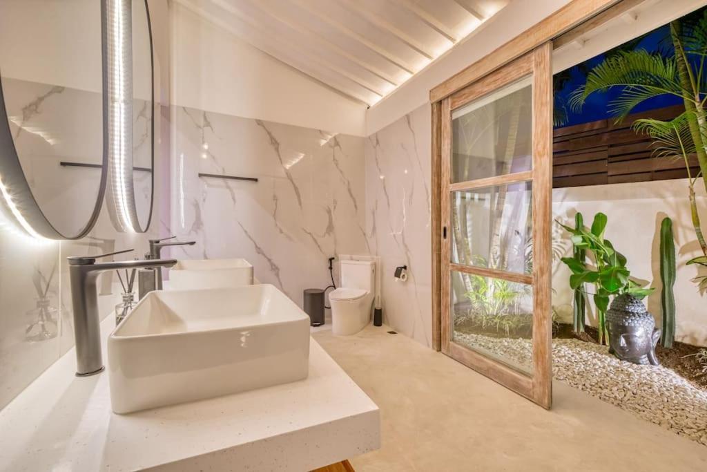 Villa Beautiful Yang Tao In The Heart Of With Private Staff Seminyak