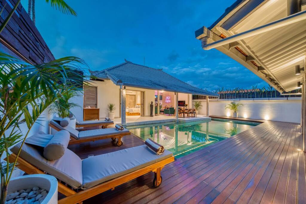 Beautiful Yang Tao In The Heart Of With Private Staff Villa Seminyak