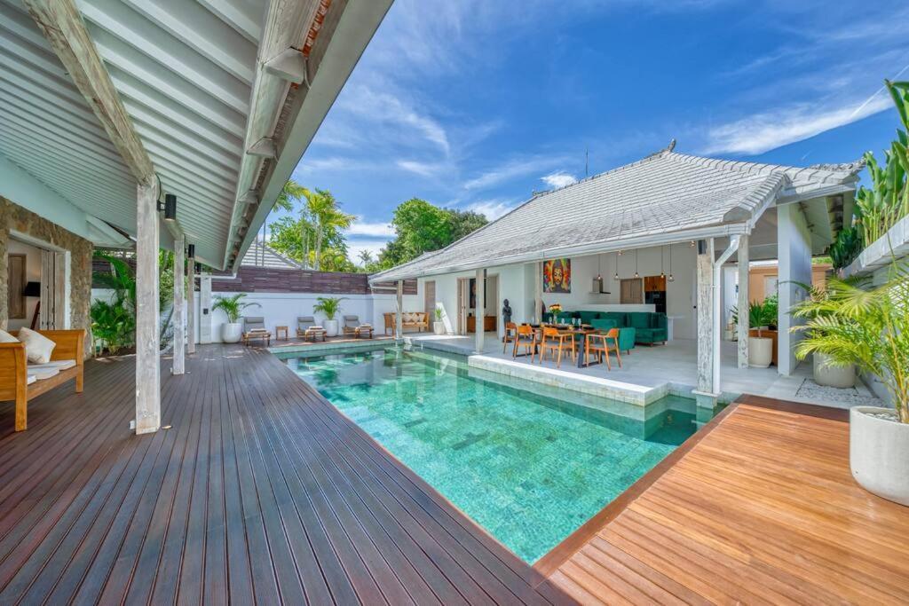 Beautiful Yang Tao In The Heart Of With Private Staff Seminyak