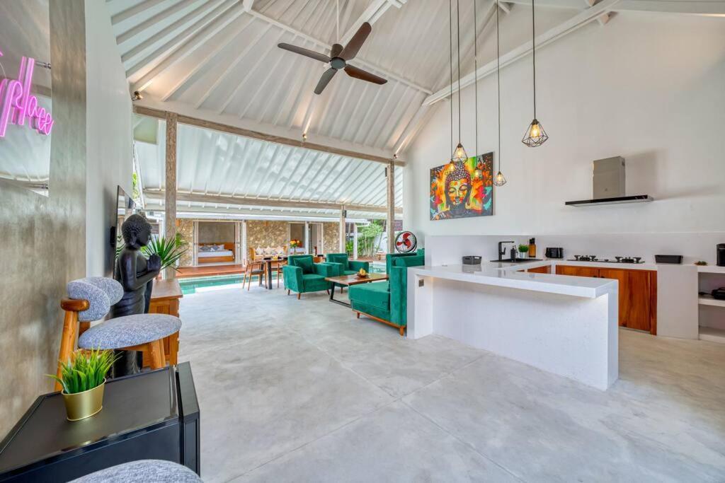 Beautiful Yang Tao In The Heart Of With Private Staff Villa *