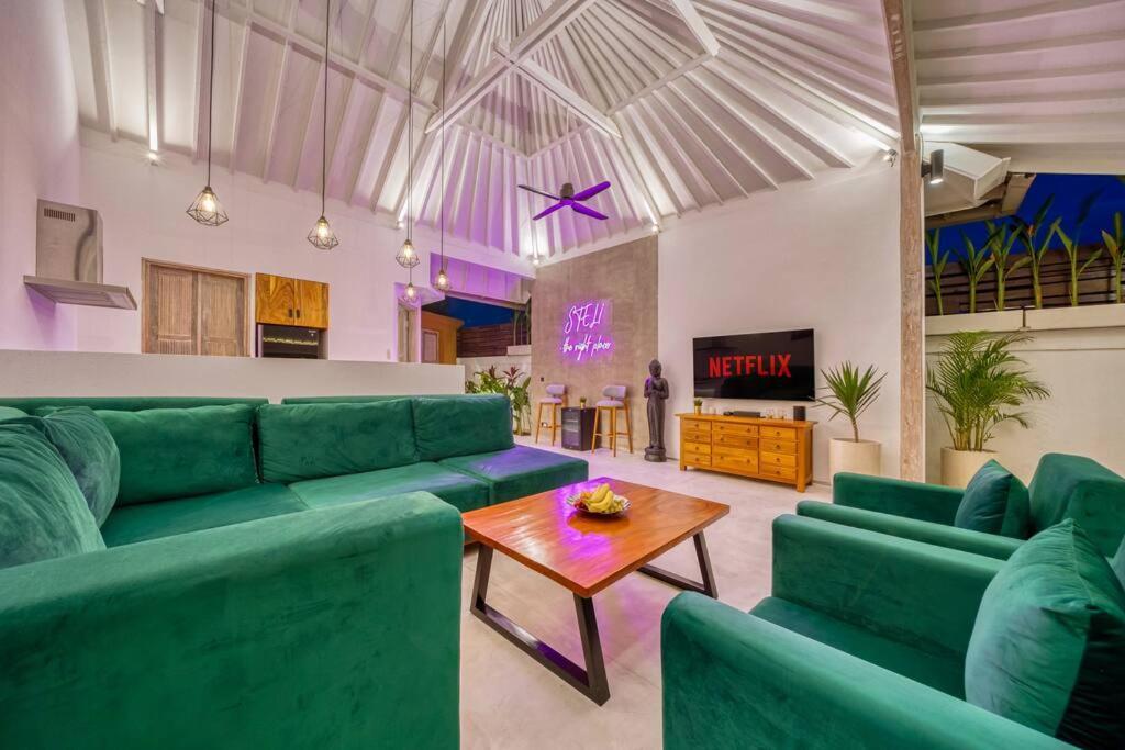 Villa Beautiful Yang Tao In The Heart Of With Private Staff Seminyak
